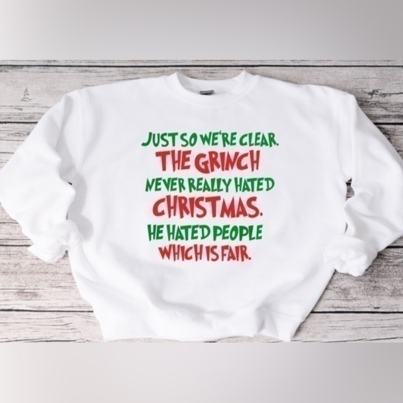 Gildan Tops - Grinch Never Hated Christmas Crewneck - white